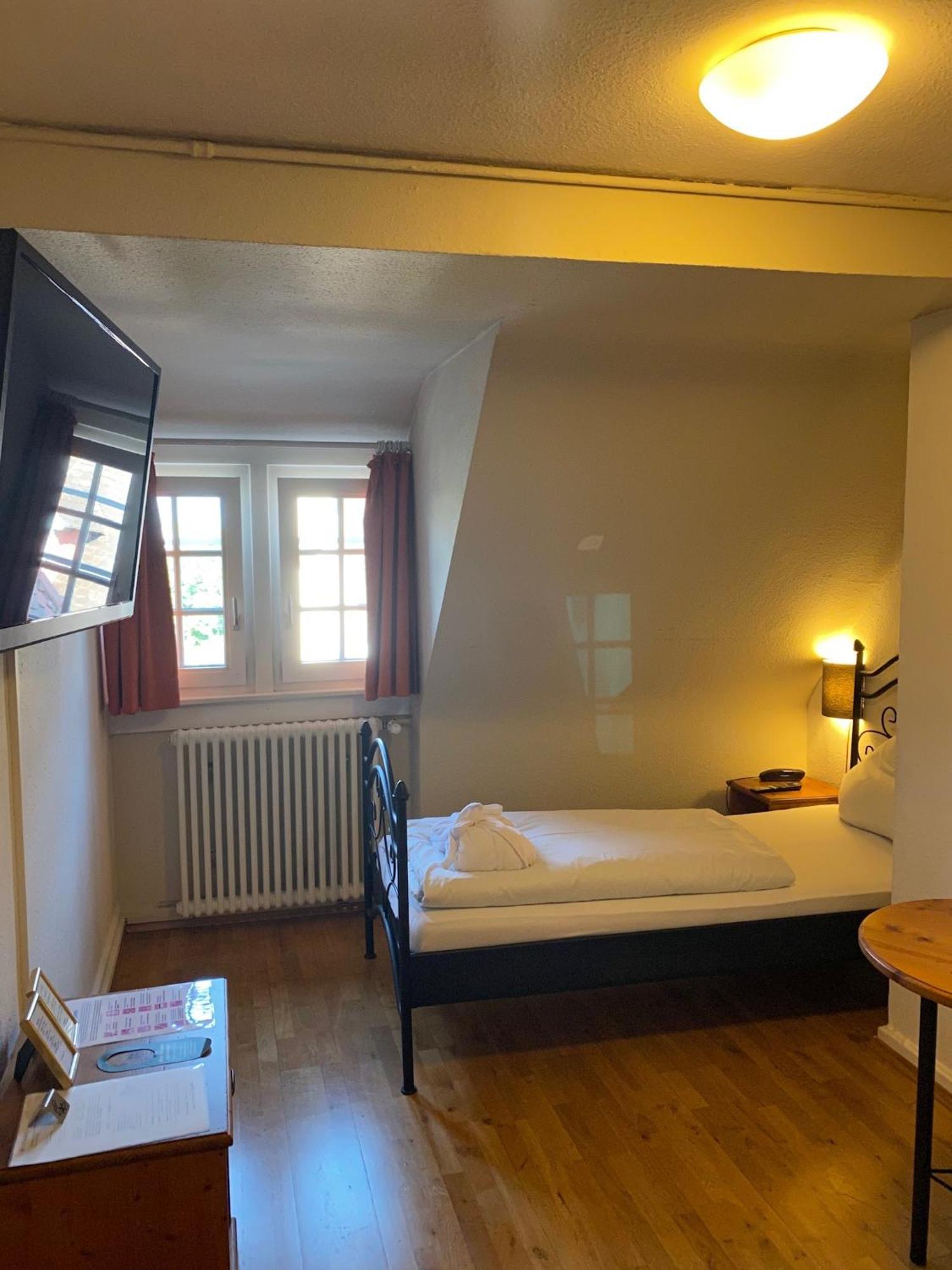 Hotel Gasthaus Schuetzen Freiburg im Breisgau Kamer foto