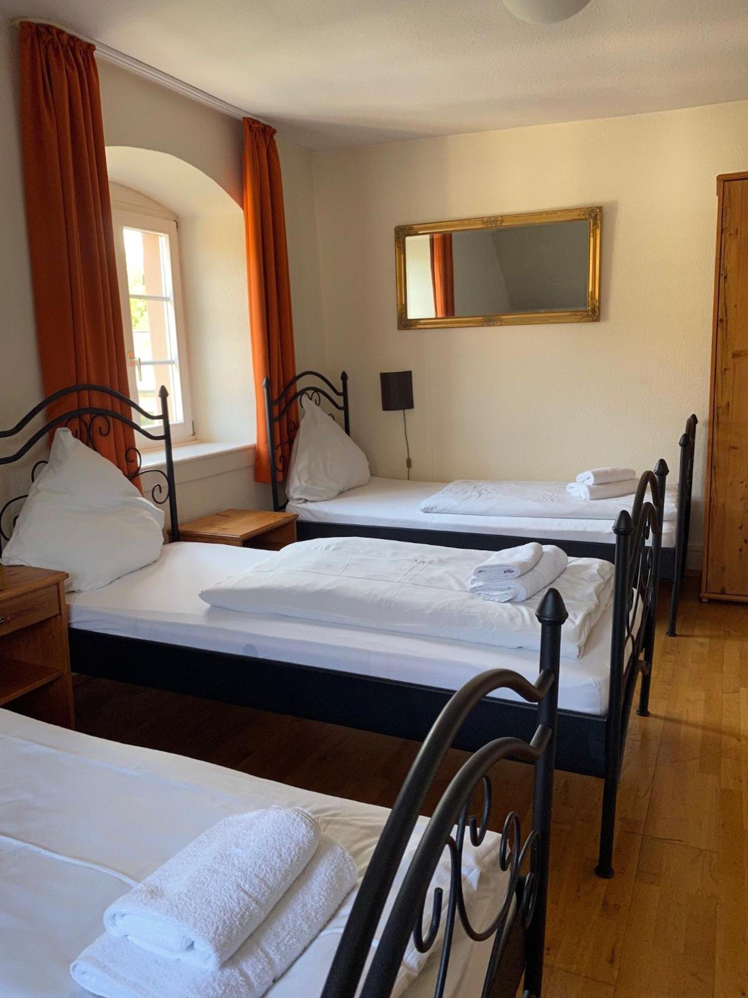 Hotel Gasthaus Schuetzen Freiburg im Breisgau Kamer foto
